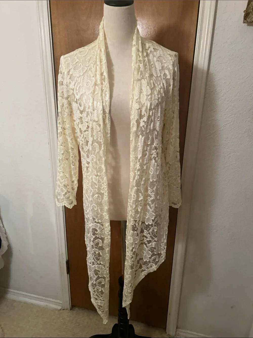 Ivory Lace Tie-Front Cardigan. L. Great shape!
